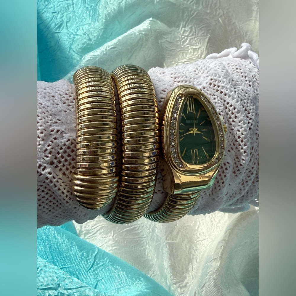 Serpenti Elegant Gold Wrap Women's Watch - Picture 10 of 16
